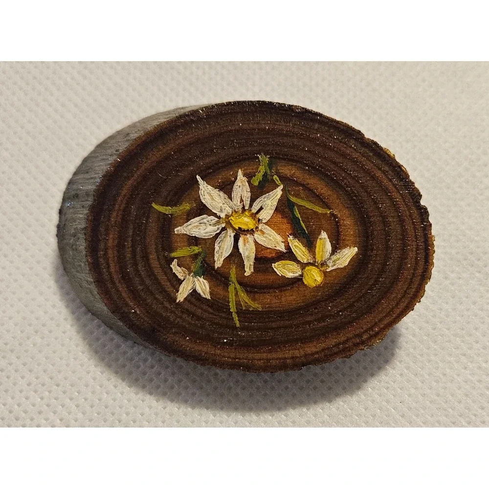 Vintage‎ WOODEN Hand-painted WHITE AND YELLOW Flowers Lacquered BROOCH 2 Inches